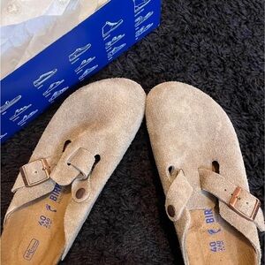 SOLD Birkenstock Women's Tan Suede Clogs
